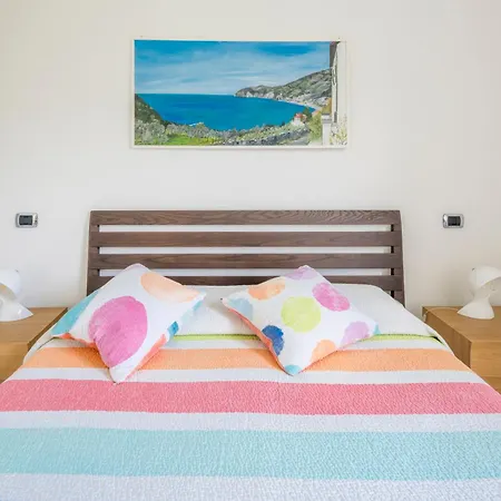 Апартаменты Sweet Helen With Sea View Леванто